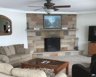 Clear Lake Resort - West Branch - Living room