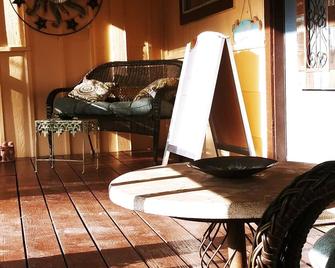 Clifton By The Sea Bungalow-2 Miles From Kemah Boardwalk- Pet Friendly - Bacliff