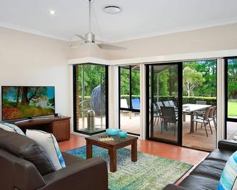 Misty Creek of Robertson - Robertson - Living room