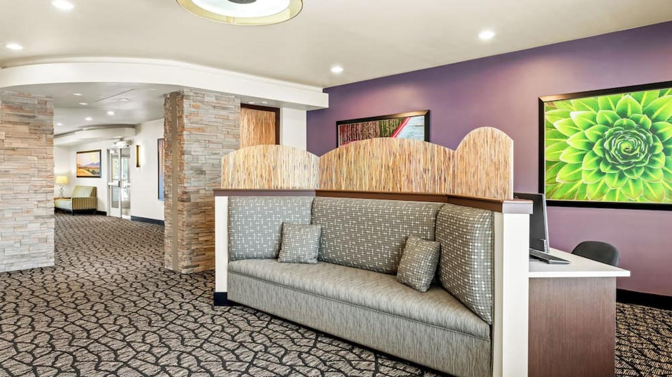 Ledgestone Hotel Billings