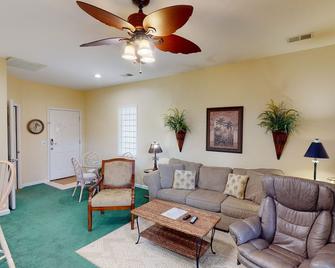 Royal Poste Unit 2605 - Sunset Beach - Living room