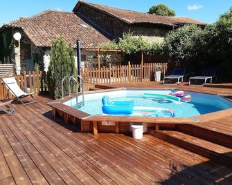 Cottage 4 people In the heart of Charente Limousine close to the Périgord vert. - Roussines - Piscina