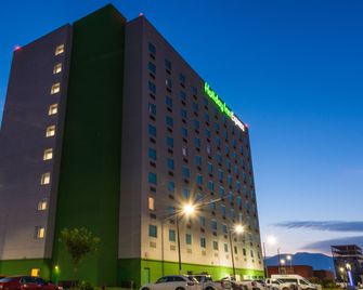 Holiday Inn Express Saltillo Zona Aeropuerto By IHG - Saltillo - Gebäude