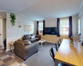 Lakeside Stays - Plaster Rock - Sala de estar