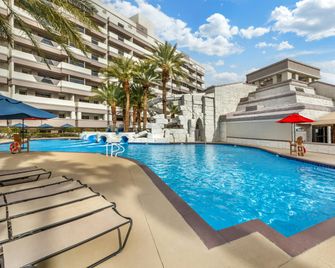 Hilton Vacation Club Cancun Resort Las Vegas - Enterprise - Piscina