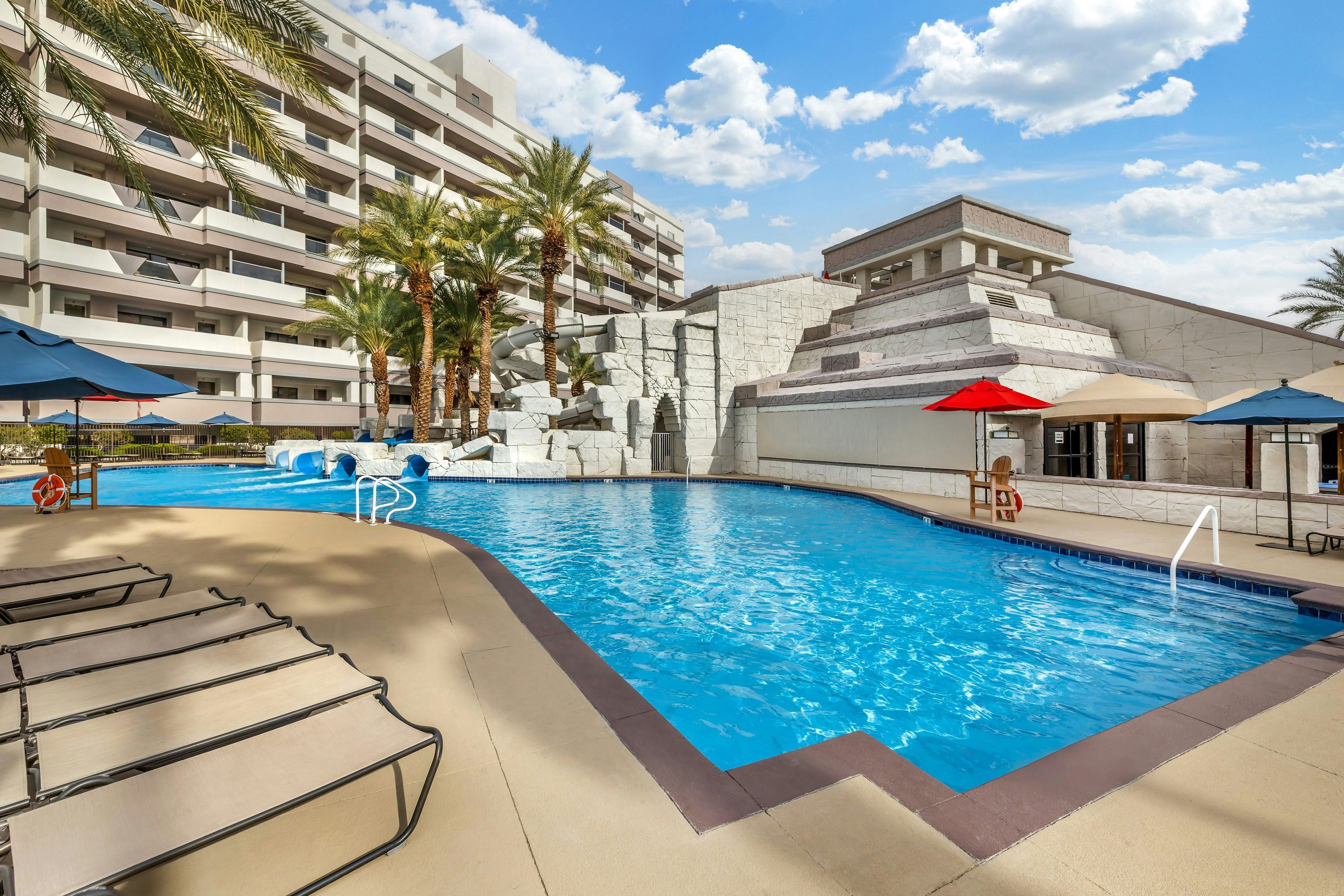 Hilton Vacation Club Cancun Resort Las Vegas thumbnail 2