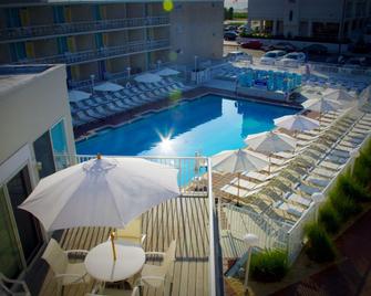 Jolly Roger Motel - Wildwood Crest - Pool