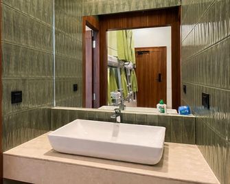 Konnect Inn Pod Hotel-Near Igi Airport & Opposite Ndls - New Delhi - Bathroom