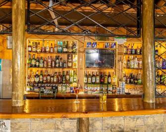 Trotters Hotel - Kenol - Kabati - Bar