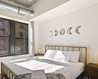 Clover Luxury High-Rise Downtown South Bend - South Bend - Bedroom