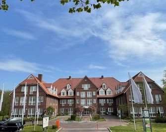 Park Hotel Fasanerie Neustrelitz - Neustrelitz - Building