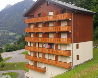 Near MORZINE - 2 rooms - 4/6 people - at the foot of the slopes - Saint-Jean-d'Aulps - Edificio