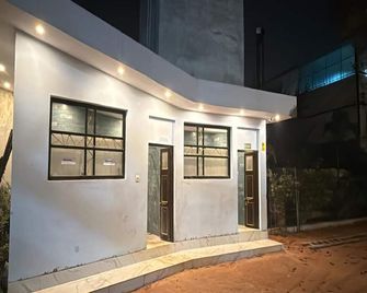 Arail Tent City Kumbh Cottage - Prayagraj - Building