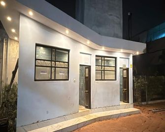 Arail Tent City Kumbh Cottage - Prayagraj - Building