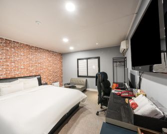 Gunsan Hotel May - Gunsan - Habitación