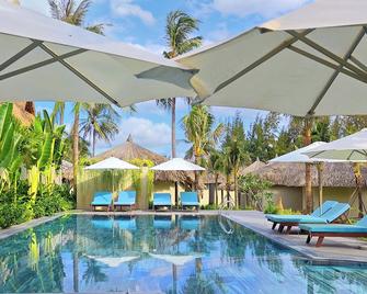 Coco Cottage Beachfront Resort - Mũi Né - Pool