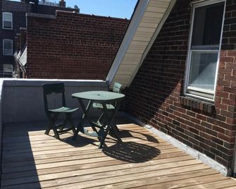 Kamway Lodge - Queens - Balcony