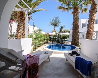 Rk Beach Hotel - Thera