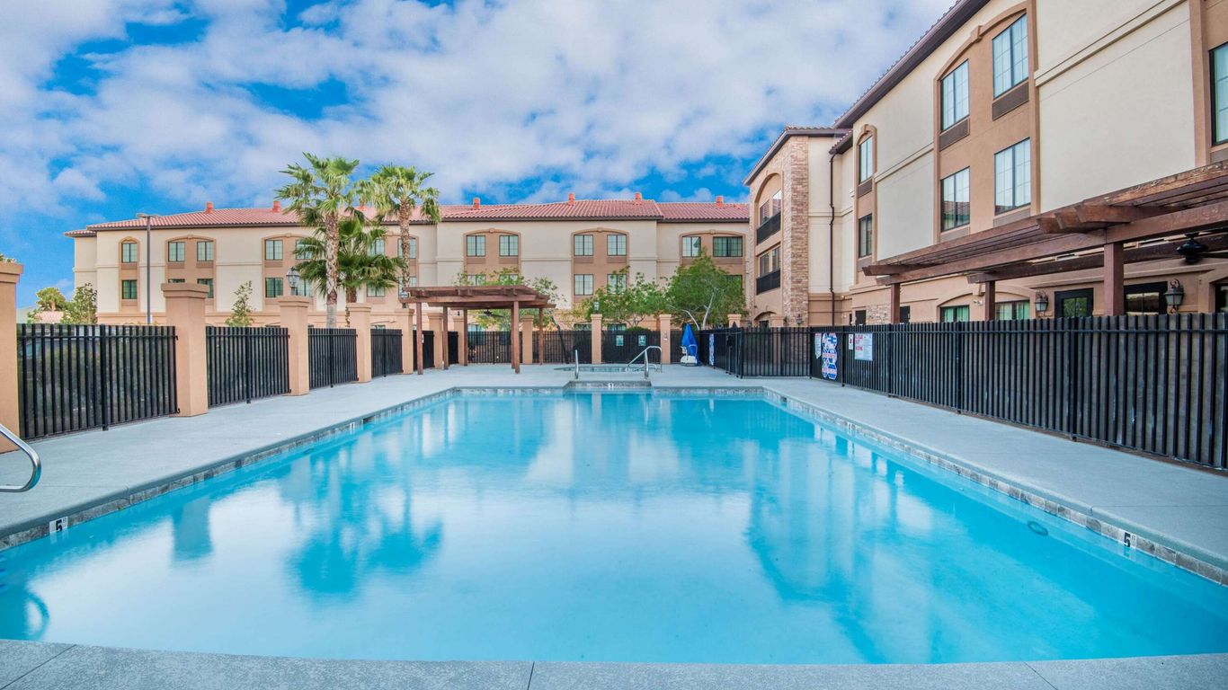 La Quinta Inn & Suites by Wyndham Las Vegas Airport South