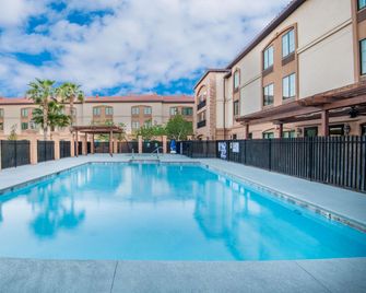 La Quinta Inn & Suites by Wyndham Las Vegas Airport South - Las Vegas - Pool