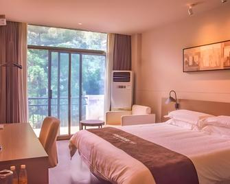 Jinjiang Inn Select Lushan Scenic Xiangshan Road Yunzhong Hotel - Jiujiang - Bedroom