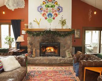 Innisfree Farms Estate House near Oglebay Park - Triadelphia - Living room