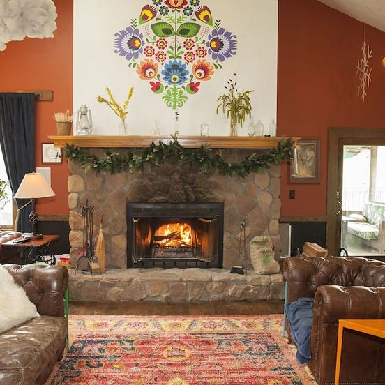 Living room view of Innisfree Farms Estate House near Oglebay Park