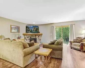 2 Bedroom villa - North Utica - Living room