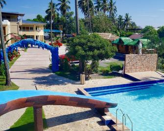 Hana-Natsu Resorts Pool & Hotel - Morong - Piscina