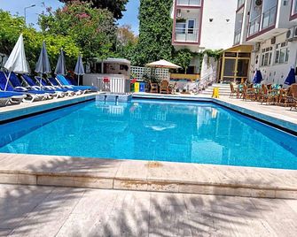 Hotel Saadet - Дідім - Басейн