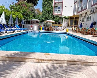 Hotel Saadet - Дідім - Басейн