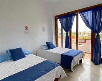 Hospedaje Delfin Azul - Puerto Villamil - Bedroom