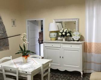 Guest House Le Gemelle - Tempio Pausania - Comedor