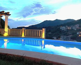 Hostal El Cerro - Only Adults - Pedro Bernardo - Pool