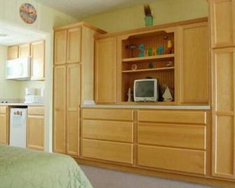 Professionally decorated with in ground pool. 1 1/2 blocks to the beach, boardwalk and shopping. Assigned off street parking! Unit 307 - Ocean City - Bedroom