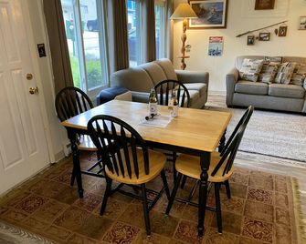 Direct Access to Lake Mitchell and Cadillac - Tranquil Waterfront Haven - Cadillac - Їдальня