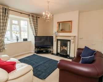 Hogwarts Cottage - Pickering - Living room