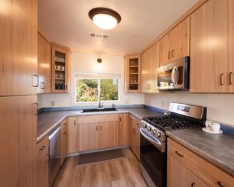 Serenity Wave -Tropical Oceanview Oasis - McKinleyville - Cocina