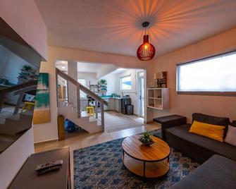 Casa Verde Hotel - Rincon - Living room