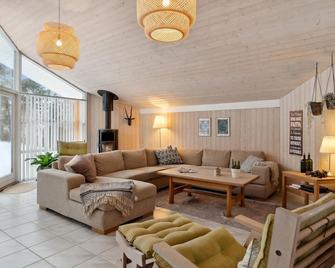 4 Bedroom Beautiful Home In Kalundborg - Kalundborg - Sala de estar