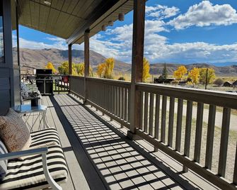 Spacious 4bd 3ba Mountain Retreat With Deck Views. - Kremmling - Balcón