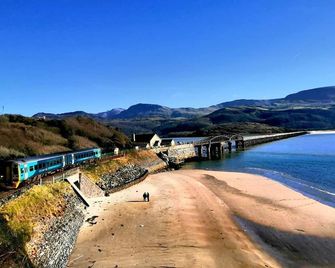 Cadwgan House Hotel - Dyffryn Ardudwy
