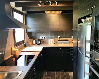 Grand chalet cosy, sauna & vue de rêve - Ban-sur-Meurthe-Clefcy - ห้องครัว