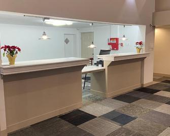 University Inn of Carbondale - Carbondale - Front desk