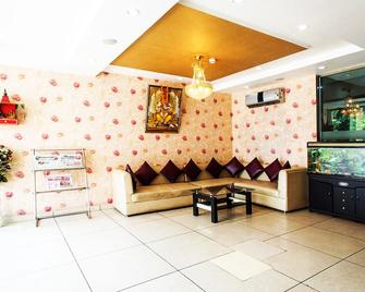 Hotel Deep Continental - Azamgarh - Sala de estar