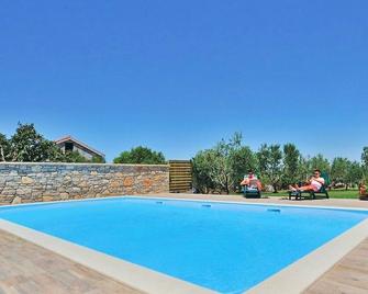 Apartments Bozena - Біоград-на-Мору - Басейн