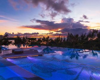 Aquasense Hotel & Resort - Onna - Bazén