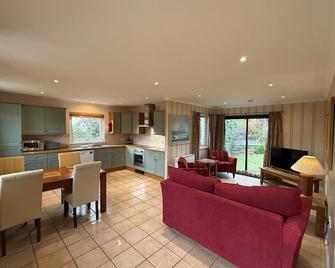 The Airds Hotel and Restaurant - Appin - Living room