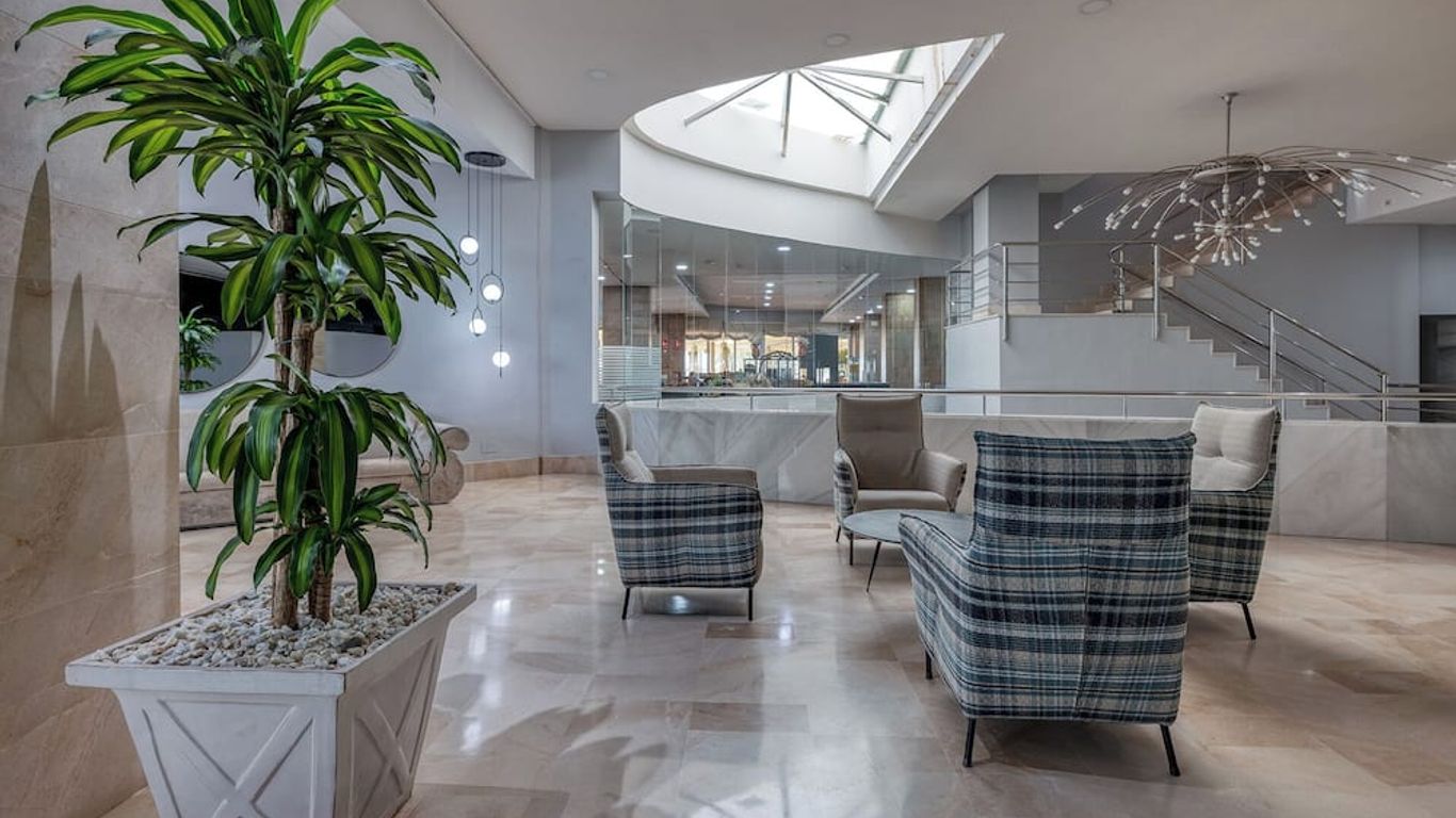 Senator Águilas Hotel