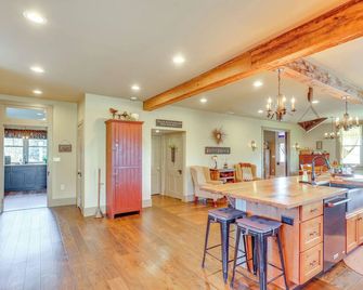 3 Mi to Dtwn: Charming Farmhouse in Mount Joy! - Mount Joy - Dining room